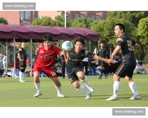 今日足球激战全面解析，各队表现与赛果一览无遗